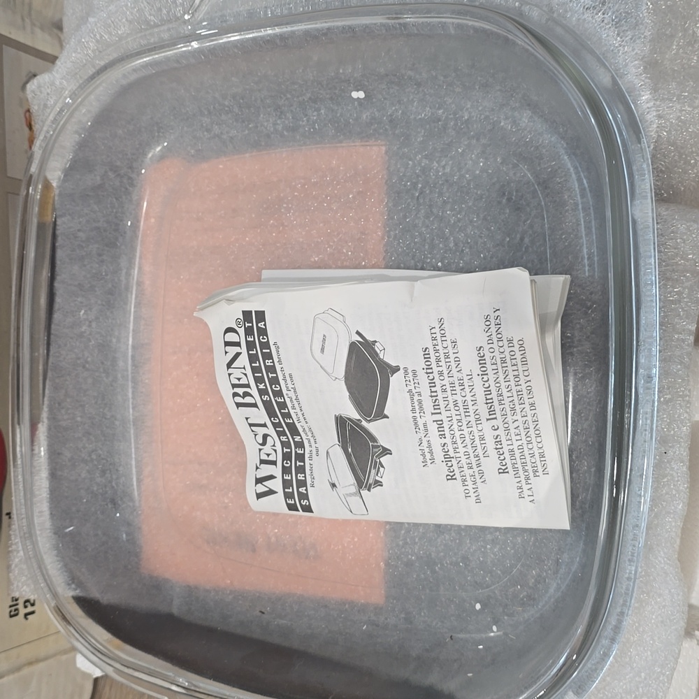 12in Electric Skillet, West Bend Glass Baking Dish with Lid - Picture 2 of 6